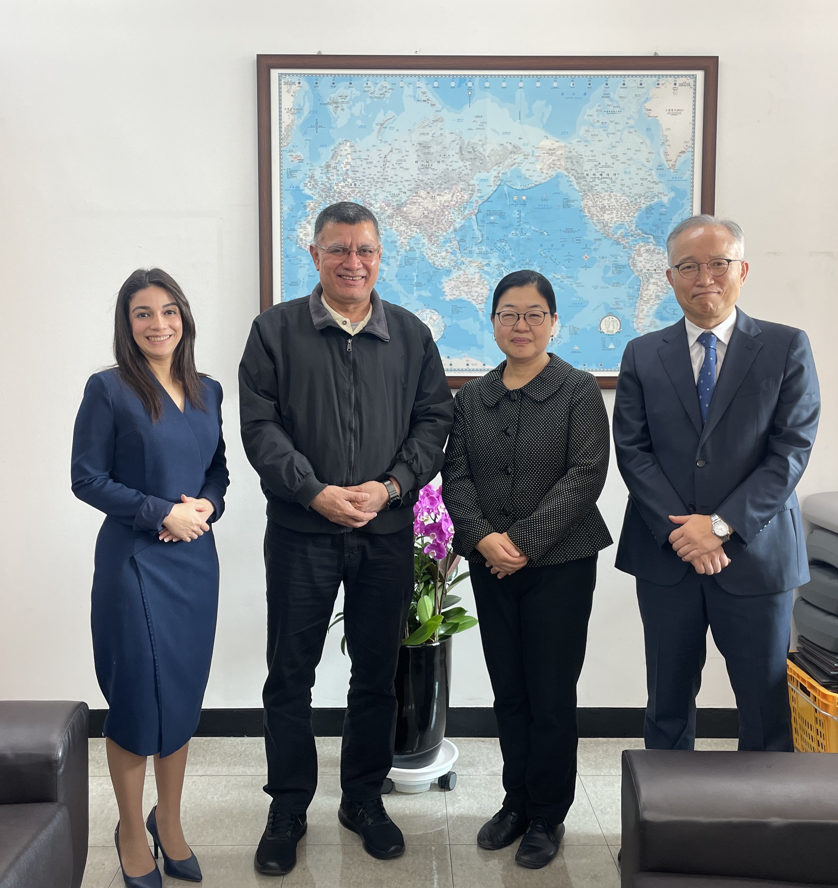 엘살바도르 대학(Universidad de El Salvador) 후안 로사 낀따니야(Juan Rosa Quintanilla) 총장 예방 대표이미지